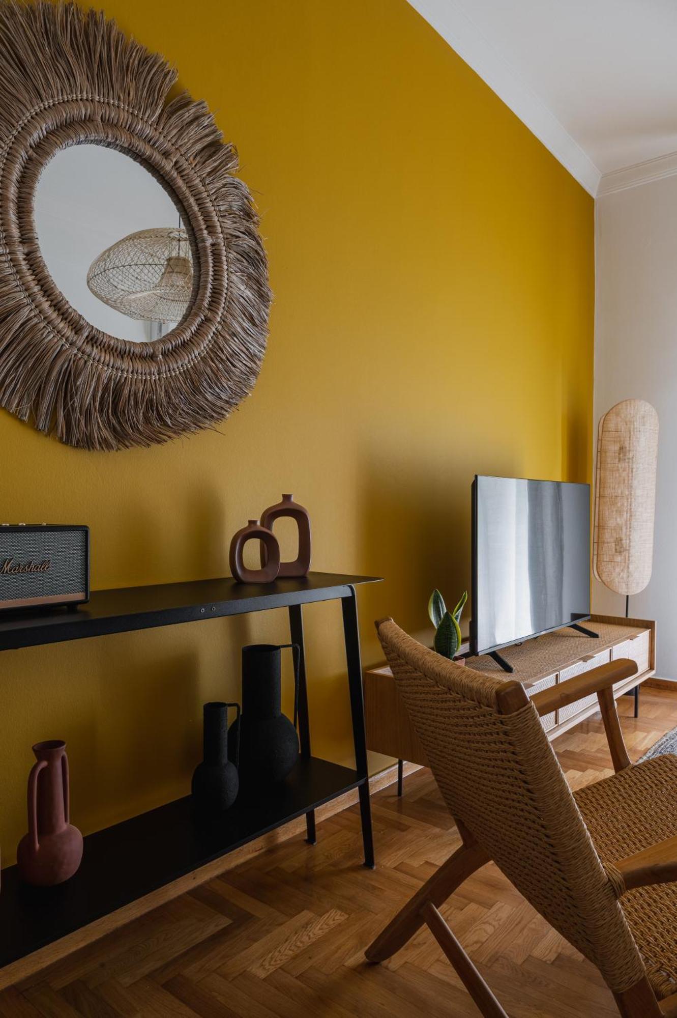 Athens' Gem: Fun, Sun & Your Koukaki Run! Apartament